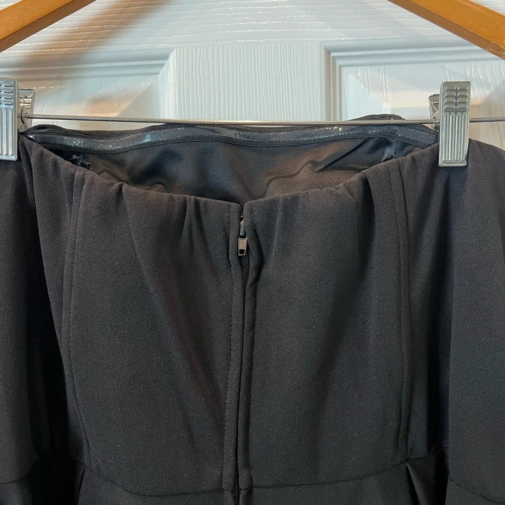 Elegant Black Evening Dress - Picture 5 of 7